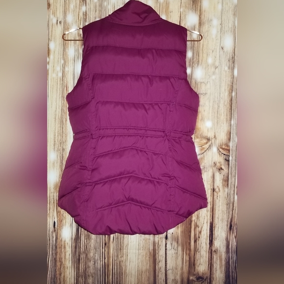Womens  Old Navy Puffer Vest - Picture 4 of 8
